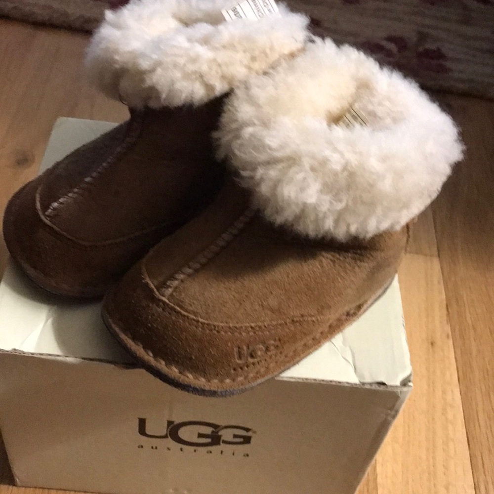 AUTHENTIC UGG AUSTRALIA BABY BOOTS WITH FUR